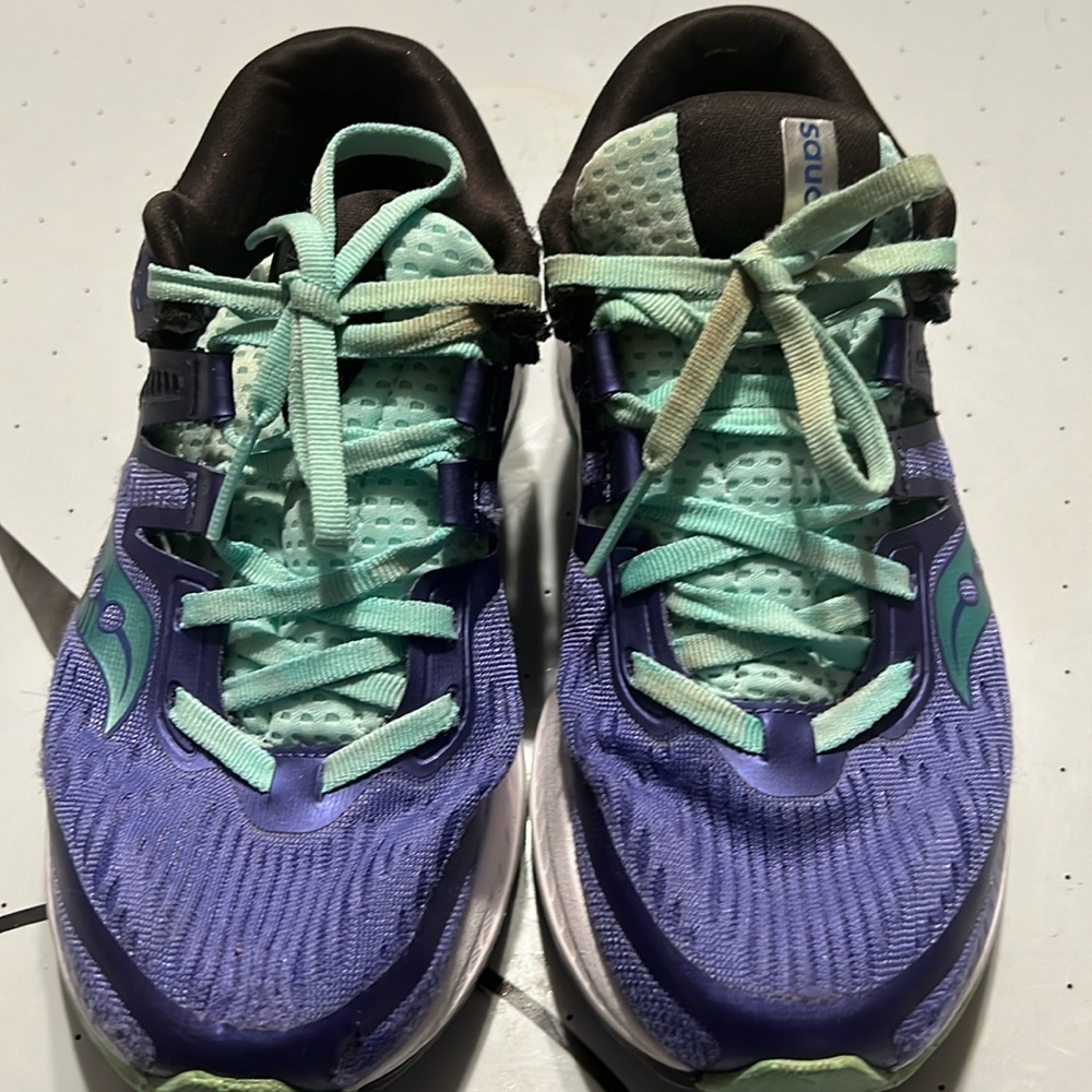 Selling saucony series 150 tennis shoes. Used, but in good condition.